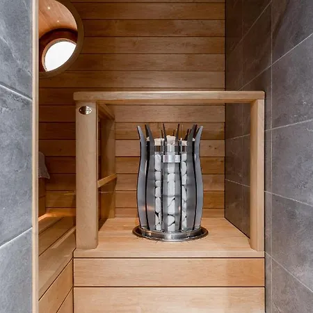 Renovated 1br At Main Square - Sauna & Parking
