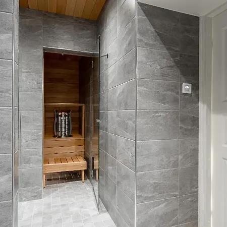 Renovated 1br At Main Square - Sauna & Parking *